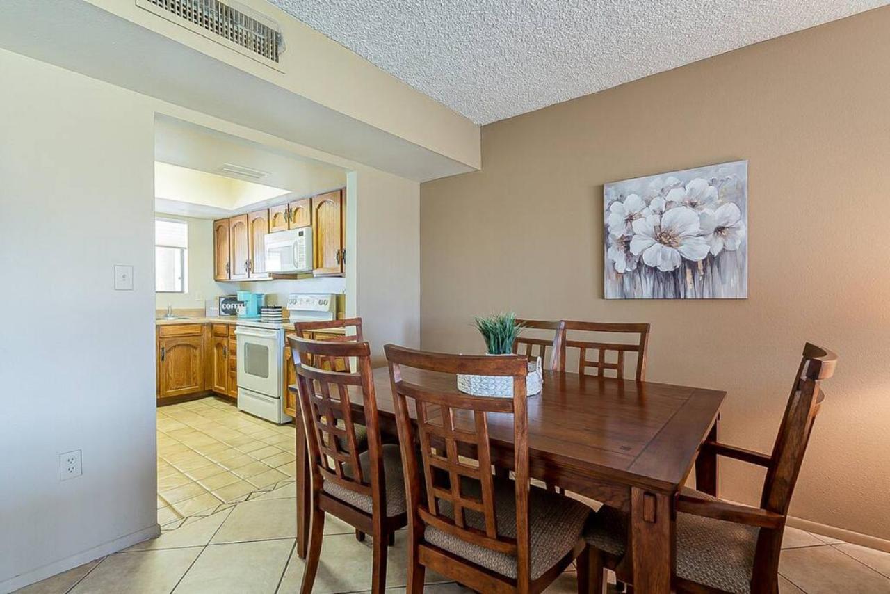 Cozy 2 Bedroom Condo With Golf Course Views Mesa Kültér fotó