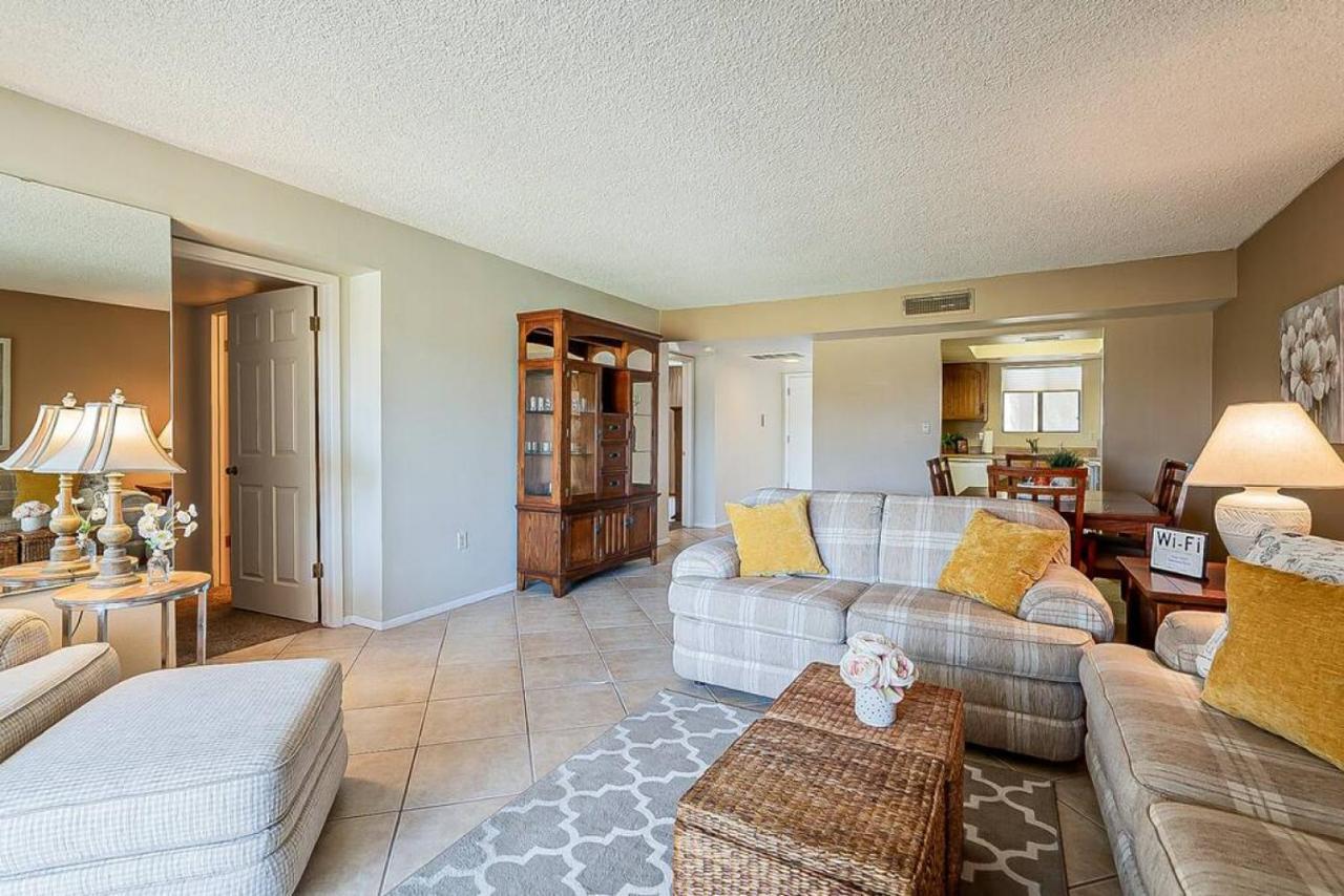 Cozy 2 Bedroom Condo With Golf Course Views Mesa Kültér fotó